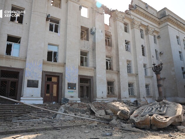 Как выглядит ОВА в Херсоне после попадания авиабомбы. Фото