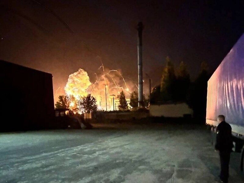 У російському Брянську після атаки безпілотників спалахнула пожежа біля аеродрому