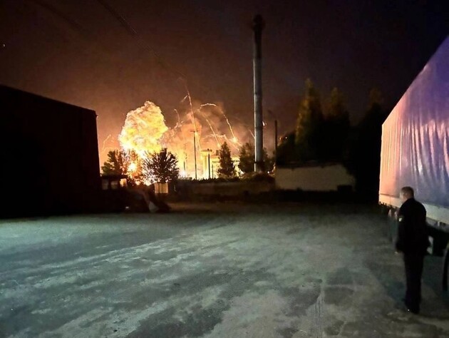 У російському Брянську після атаки безпілотників спалахнула пожежа біля аеродрому