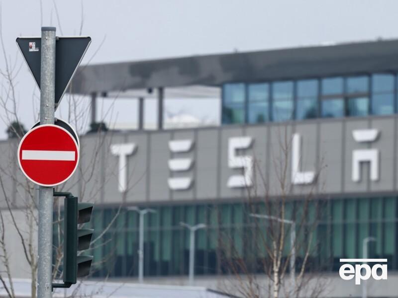  Обвал акций Tesla после скандала Маска с Трампом. СМИ назвали рекордную цифру