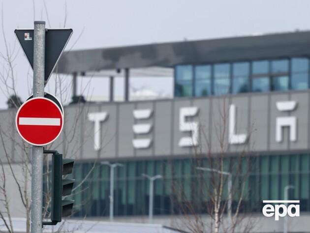  Обвал акций Tesla после скандала Маска с Трампом. СМИ назвали рекордную цифру