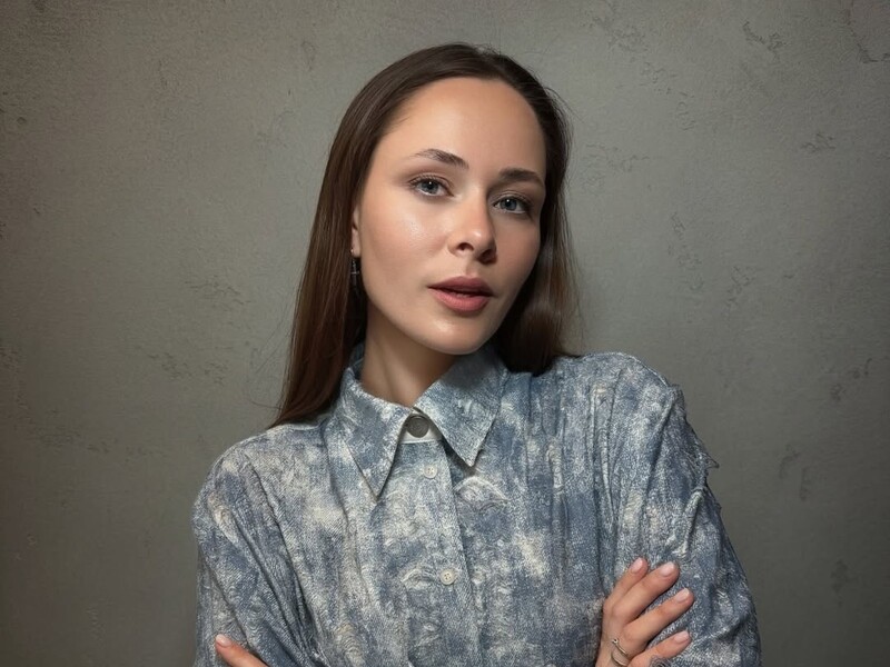 Фронтвумен The Hardkiss Саніна зізналася, що вивезла чоловіка за кордон, і нарвалася на критику в мережі