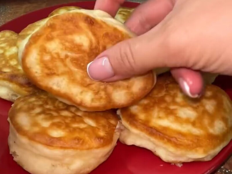 Благодаря этому секретному ингредиенту оладьи всегда будут пышные и вкусные. Рецепт теста без яиц 