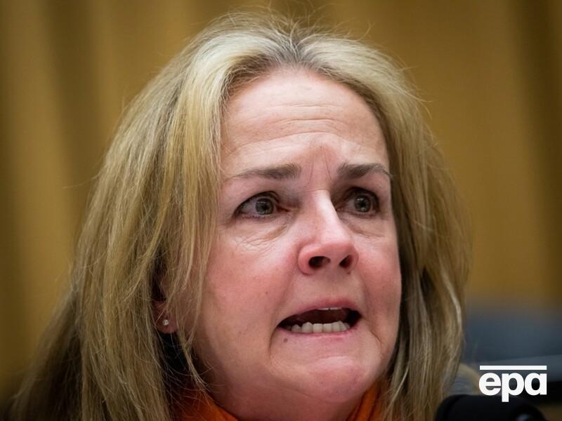 У США конгресвумен і міністр торгівлі влаштували суперечку через банани. Відео 