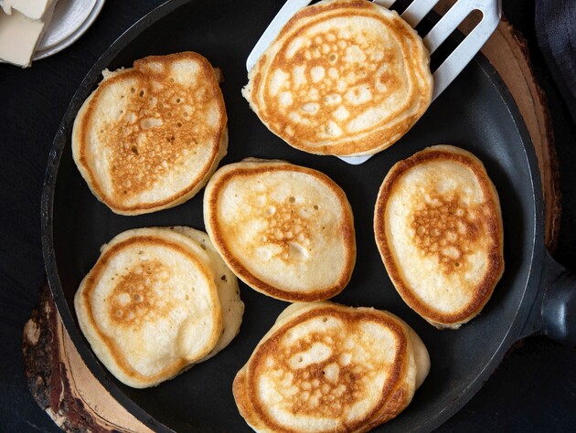 Додайте цей бюджетний продукт до тіста – й оладки вийдуть дуже пишними і смачними. Швидкий рецепт