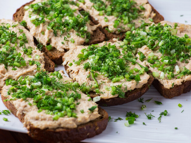 Благодаря этому намазка получится невероятно вкусной. Простой рецепт закуски