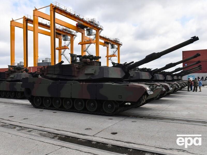 В Вашингтон на первый за 30 лет парад завезли танки и другую технику. Видео