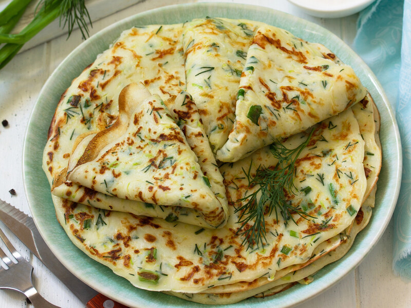 Просто перемешайте эти продукты – и получите невероятно вкусные кабачковые блины. Быстрый рецепт