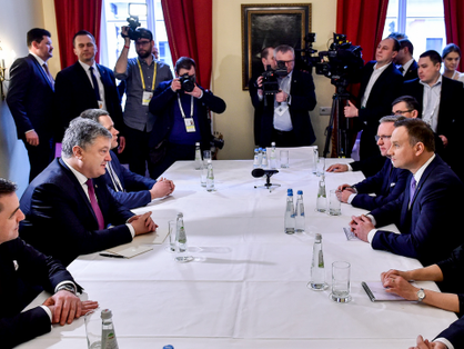 Порошенко й Дуда під час переговорів у Мюнхені зазначили важливість збереження санкцій проти РФ – Цеголко