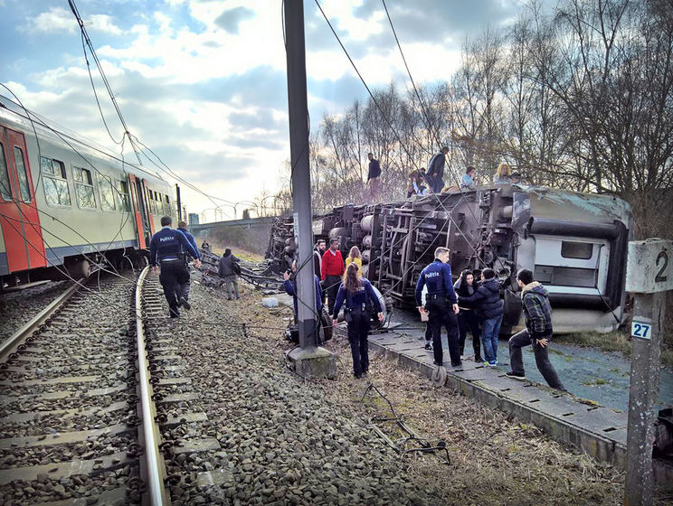 В Бельгии с рельсов сошел поезд, есть погибший