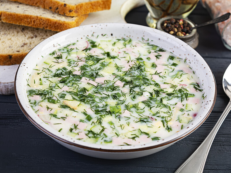 Чтобы приготовить эту невероятно вкусную окрошку, понадобится минимум времени. Простой рецепт