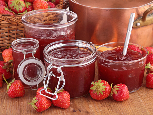 Три ингредиента, 40 минут времени – и невероятное клубничное варенье готово. Очень простой рецепт
