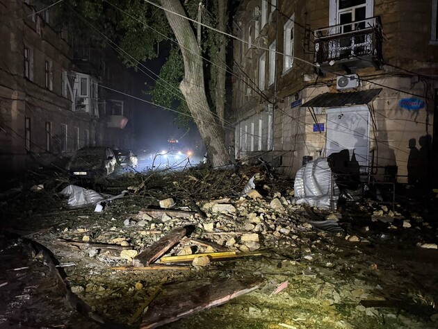 Росія вночі завдала удару по Одесі, під обстріл потрапив пологовий будинок