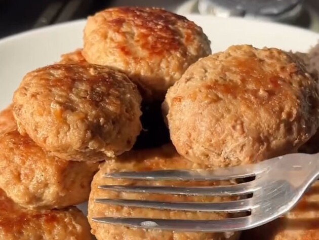 Добавьте это к фаршу – и котлеты получатся невероятно сочные и ароматные. Лайфхак 