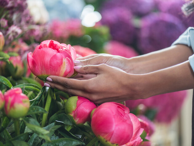 Хотите, чтобы пионы в следующем году цвели дольше и сильнее? Внесите эту натуральную подкормку