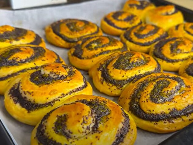 Булочки и пирожки из этого теста всегда получаются мягкими и невероятно пышными. Рецепт