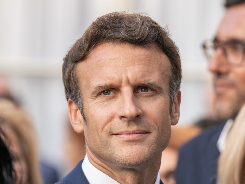 После убийства в школе. Макрон заявил, что запретит во Франции соцсети для детей и подростков