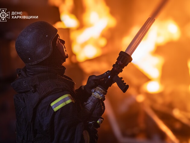 У Харкові горіла будівля ТЦК, військові не коментують. Відео