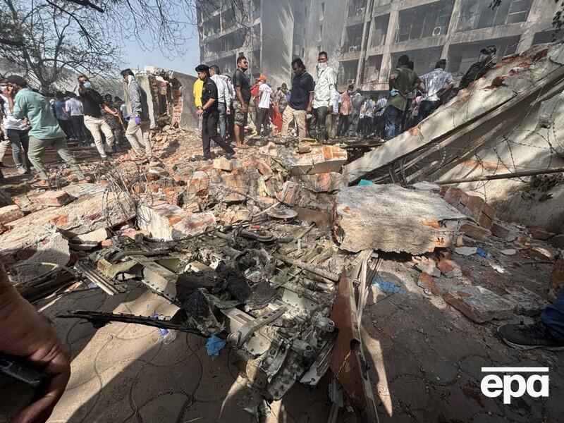 В результате крушения самолета Air India, который летел в Лондон, погибло 242 человека. Подробности катастрофы