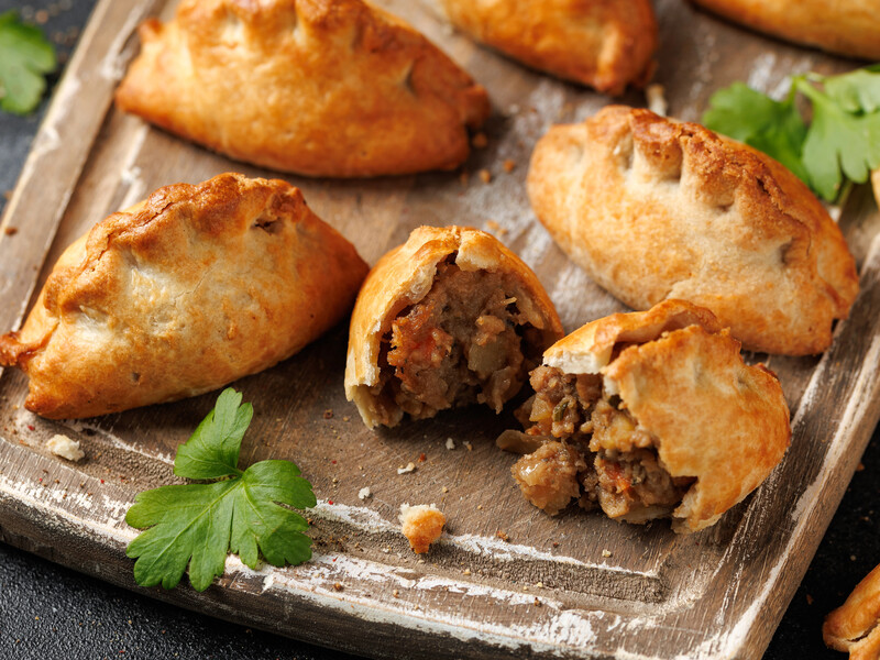 Без замешивания теста и всего из трех ингредиентов. Рецепт очень вкусных печеных пирожков