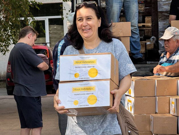 Фонд Рината Ахметова передал помощь жителям Краматорска