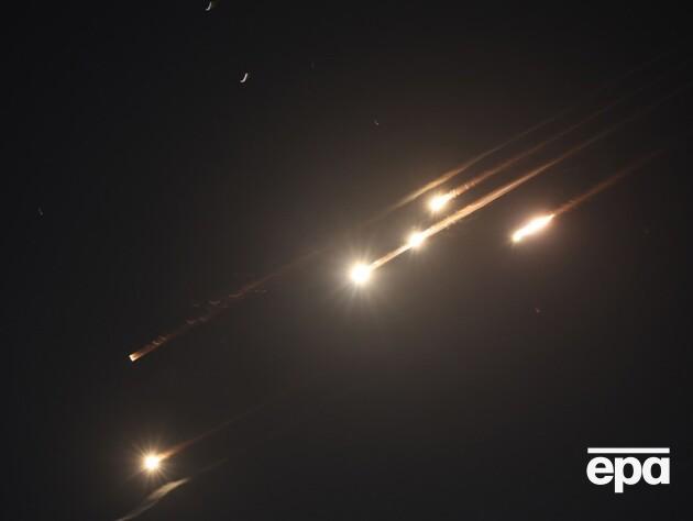 В Израиле мужчину сбила машина, пока он смотрел на работу ПВО. Видео