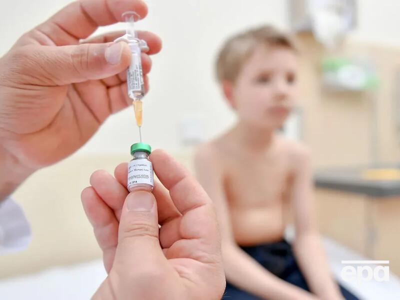 Детям без прививок в Украине могут запретить ходить в школу и садики – законопроект