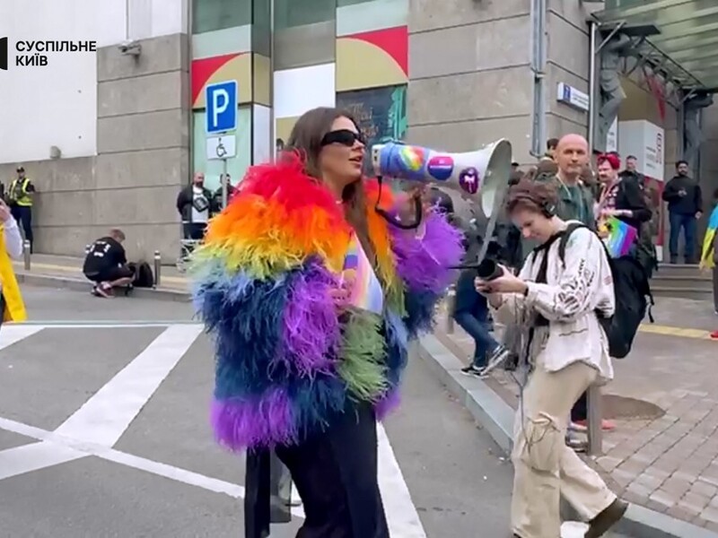 Прайд у Києві супроводжувала акція "захисників сім'ї та дітей". Фото
