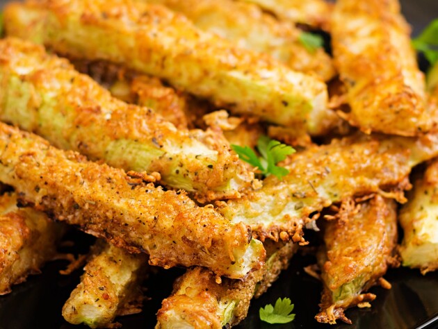 Эта невероятно простая панировка сделает кабачки вкуснейшими. Быстрый рецепт