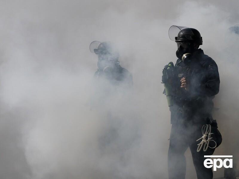 В США продолжаются протесты. Для разгона людей в Лос-Анджелесе полиция применила слезоточивый газ