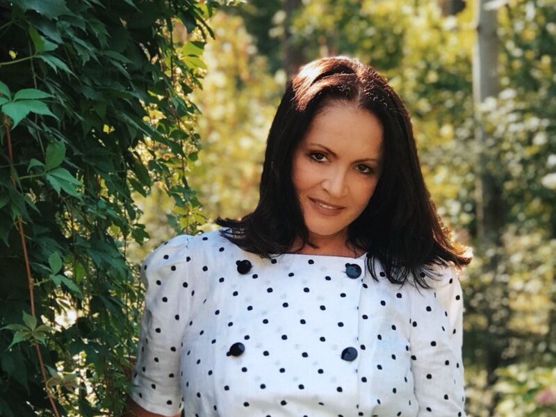 Совсем не узнать. Гордон показал, какой была Ротару почти 40 лет назад