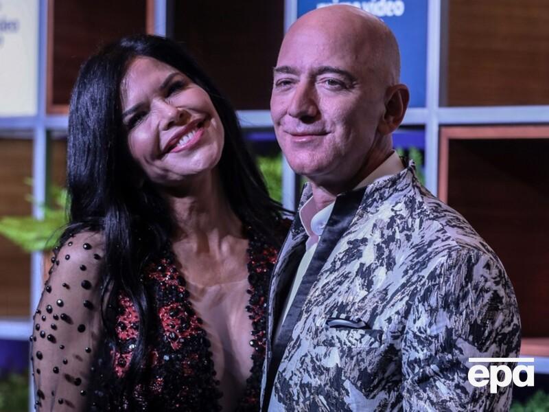 Невеста Безоса в юности жила в скромном доме и выглядела совсем не так, как сейчас. Фото до и после