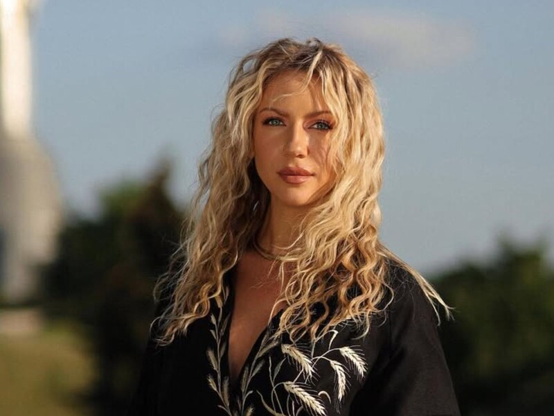 37-летняя Никитюк сообщила о беременности и показала первое фото с заметно округлившимся животом