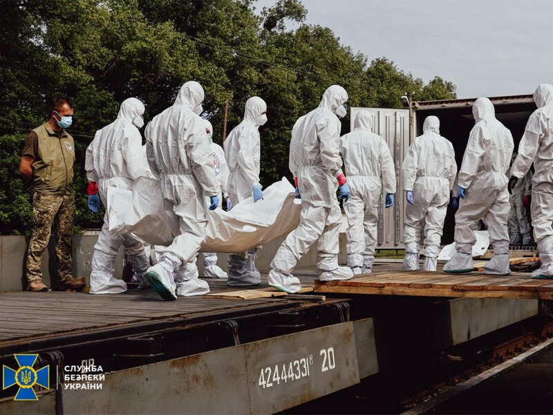Росія передала Україні тіла своїх військових, які змішала з українськими – МВС