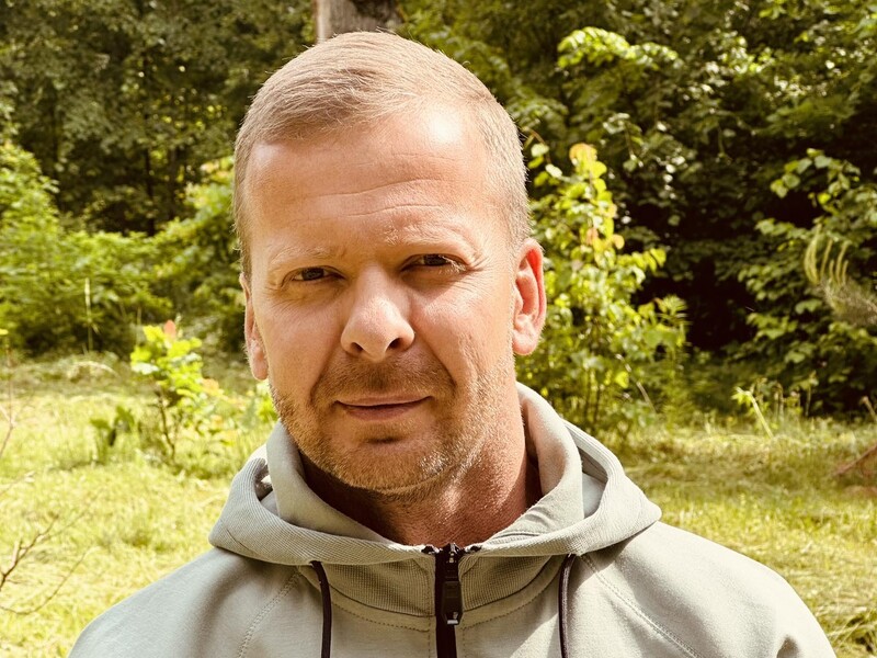 В Латвии задержали депутата, который выступал в Сейме на русском языке и показал неприличный жест