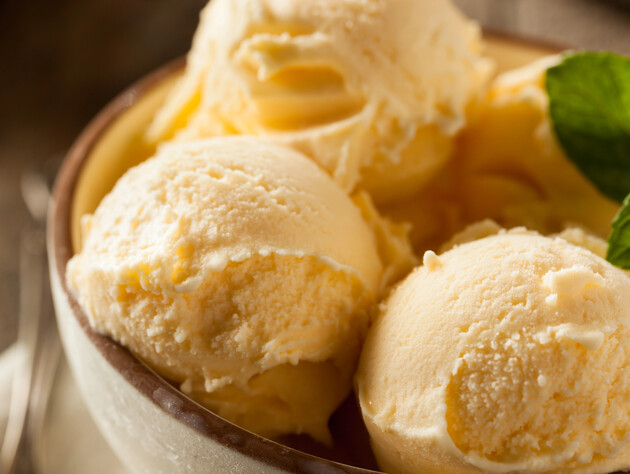 Не нужны мороженица и перемешивание. Настоящий пломбир на сливках без желтков