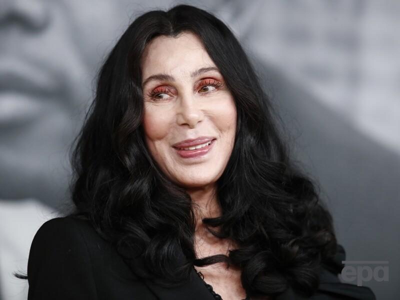 Наркозависимый сын 79-летней Шер попал в больницу. Известно, в каком он состоянии