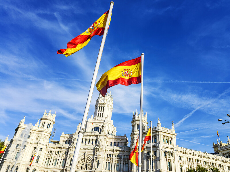 Испания вводит транзитную визу для граждан РФ. СМИ объяснили, чем это для них чревато