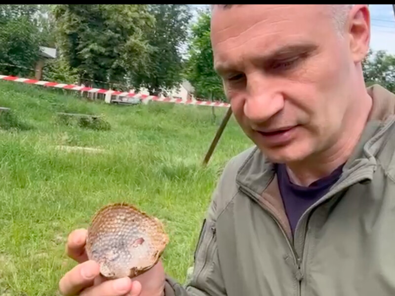 Кличко показал кассетные заряды, которыми РФ ночью била по Киеву. Видео