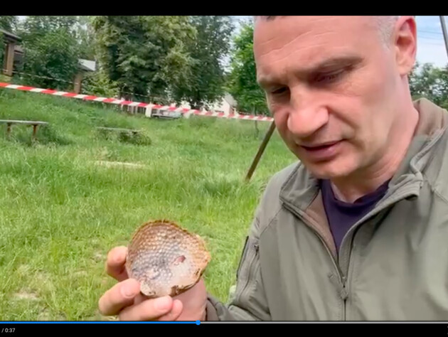 Кличко показал кассетные заряды, которыми РФ ночью била по Киеву. Видео