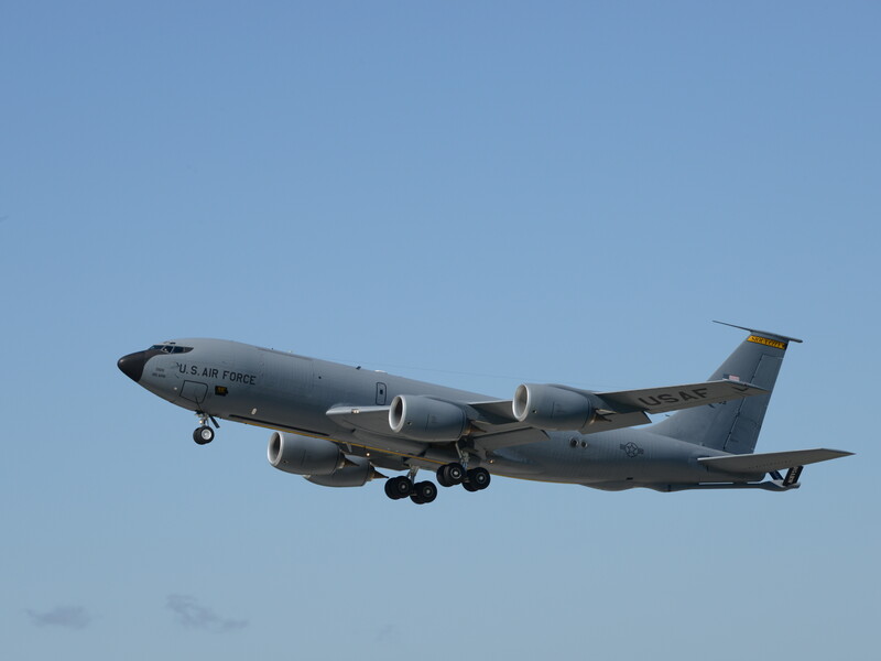 "Готуються до швидкої ескалації". США перекинули десятки літаків-заправників до Європи