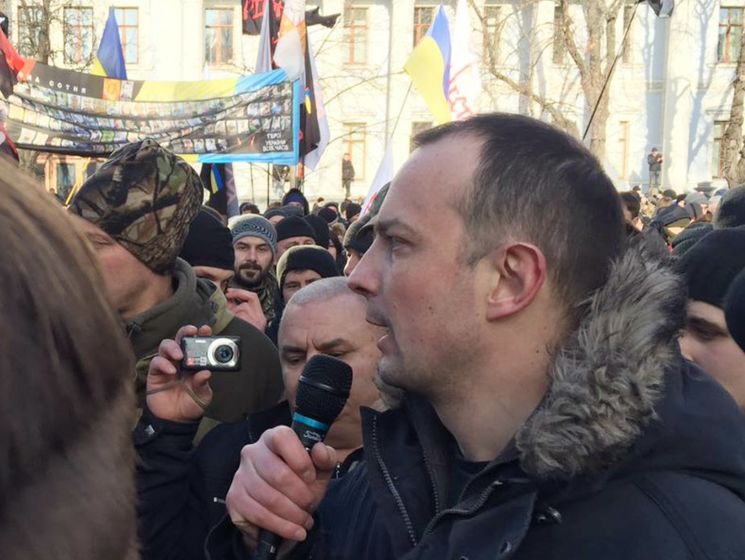 Нардеп Егор Соболев призвал протестующих в Киеве "блокадников" Донбасса оставаться на ночь под Администрацией Президента