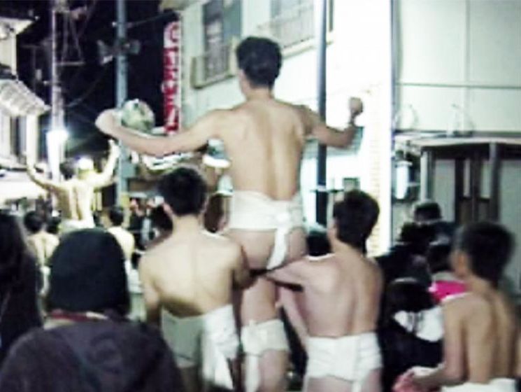 "Фестиваль голых мужчин" в Японии собрал 10 тыс. участников. Видео