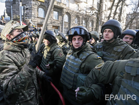 Во время столкновений в Киеве патрульной сломали пальцы – полиция