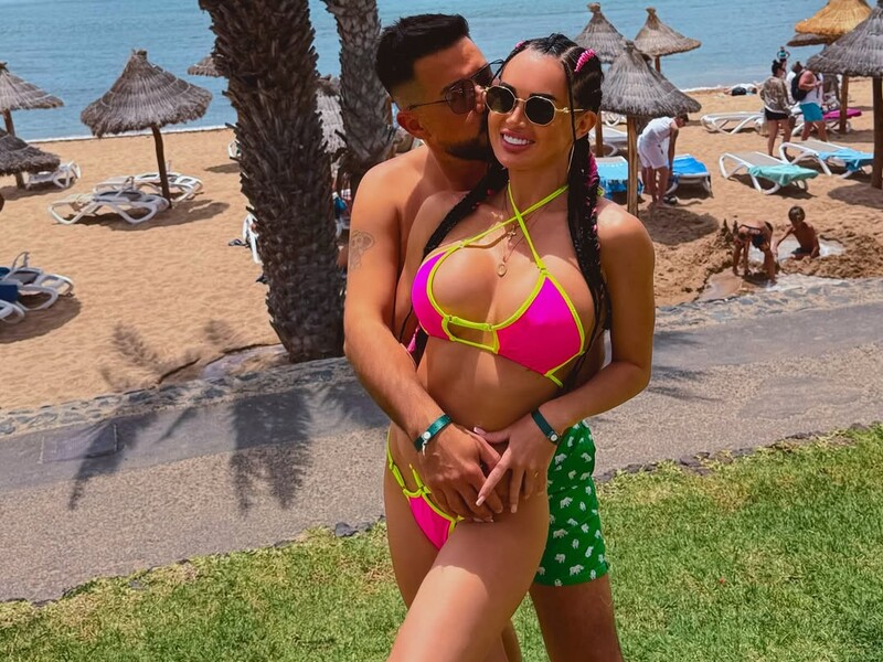 Новая девушка Налчаджиоглу показала растяжку. Бизнесмен эмоционально отреагировал