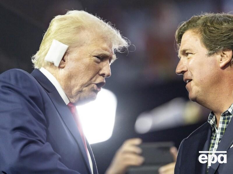 "Объясните дурачку". Трамп ответил на обвинения Карлсона