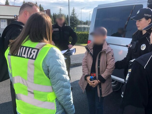 З Німеччини екстрадували підозрювану в допомозі іранцям незаконно потрапляти в Україну – Нацполіція