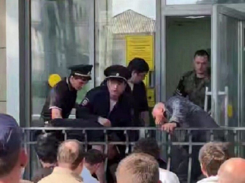 У Дагестані росіянин намагався перерізати собі горло з криком, що "українці візьмуть його в полон" – ЗМІ