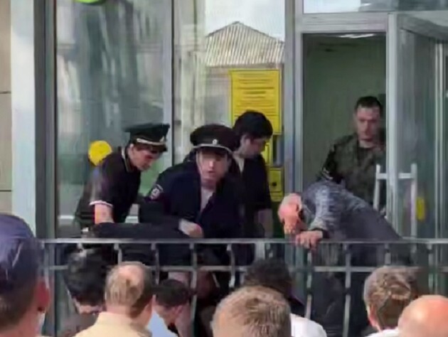 У Дагестані росіянин намагався перерізати собі горло з криком, що 