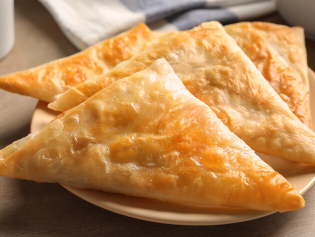 Якщо у вас є заморожені ягоди – зробіть ці неймовірно смачні пиріжки. Швидкий рецепт